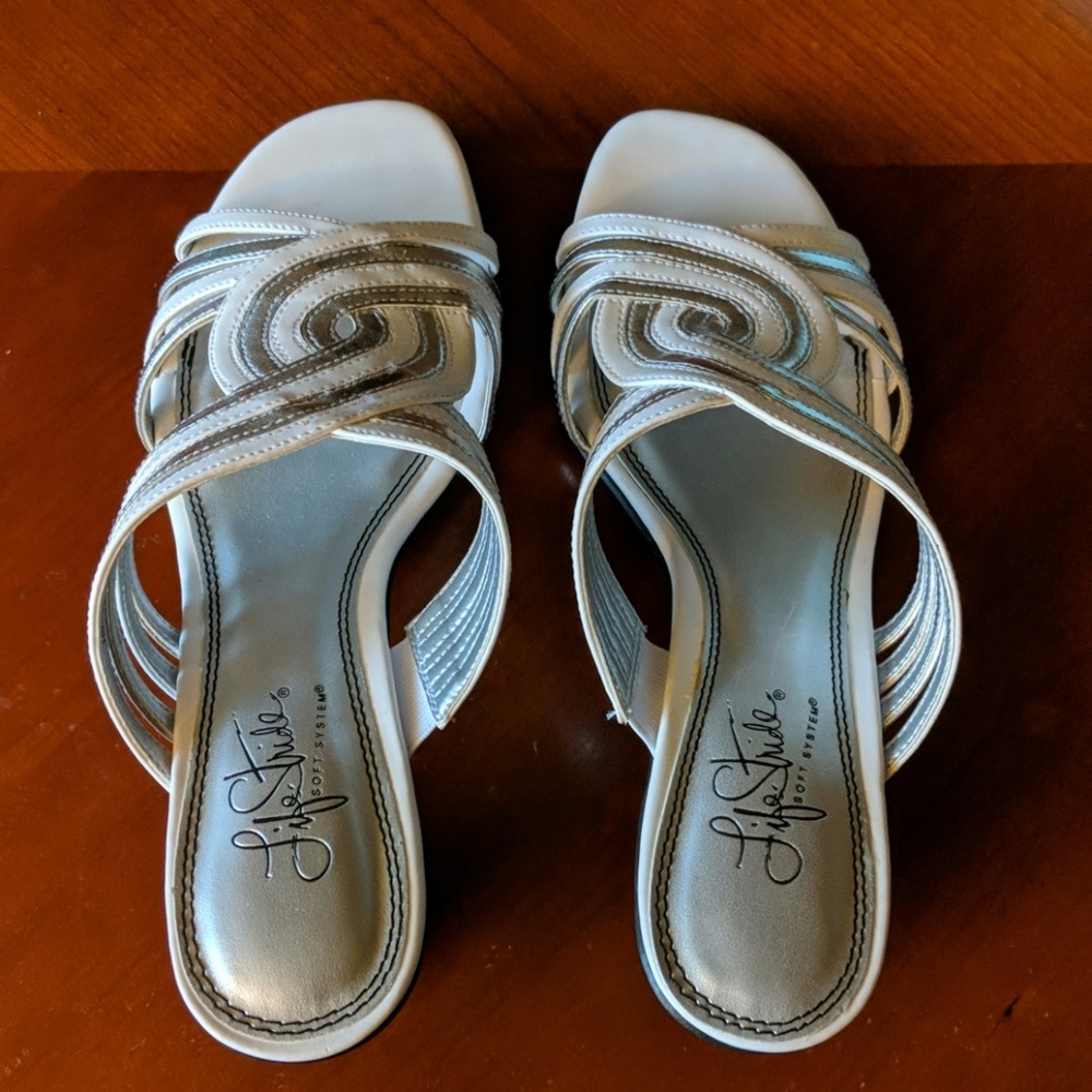 NWT Lifestride Sarong white and silver sandals
